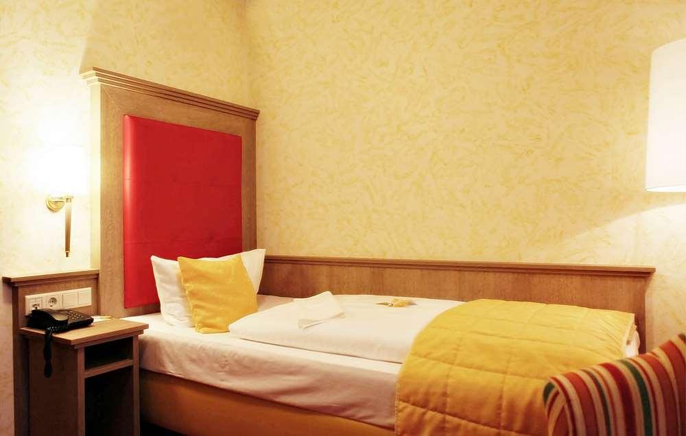 Hotel Wittelsbacher Hoeh Вюрцбург Номер фото